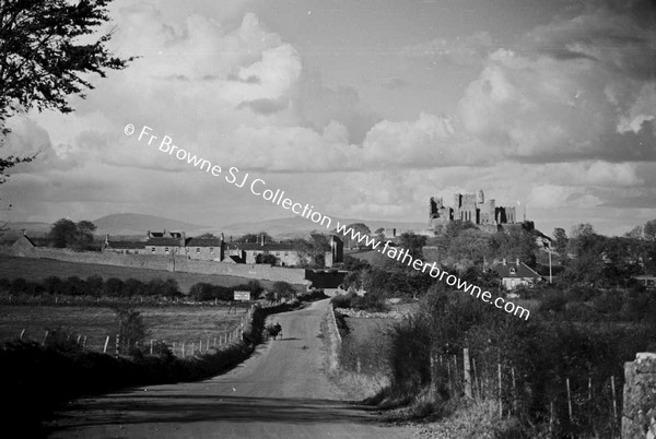 APPROACHING TOWN FROM SOUTH FROM CAHIR ROAD